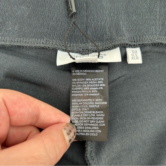 NWT Chico’s Travelers Wide Leg Pocket Pants in Lavastone Size 3R XL Regular - Picture 12 of 13